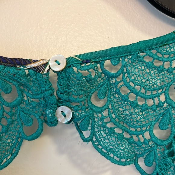 Daniel Rainn women’s 3x Sleeveless Green Blouse Crochet Trim Floral Print NWT - Picture 6 of 8